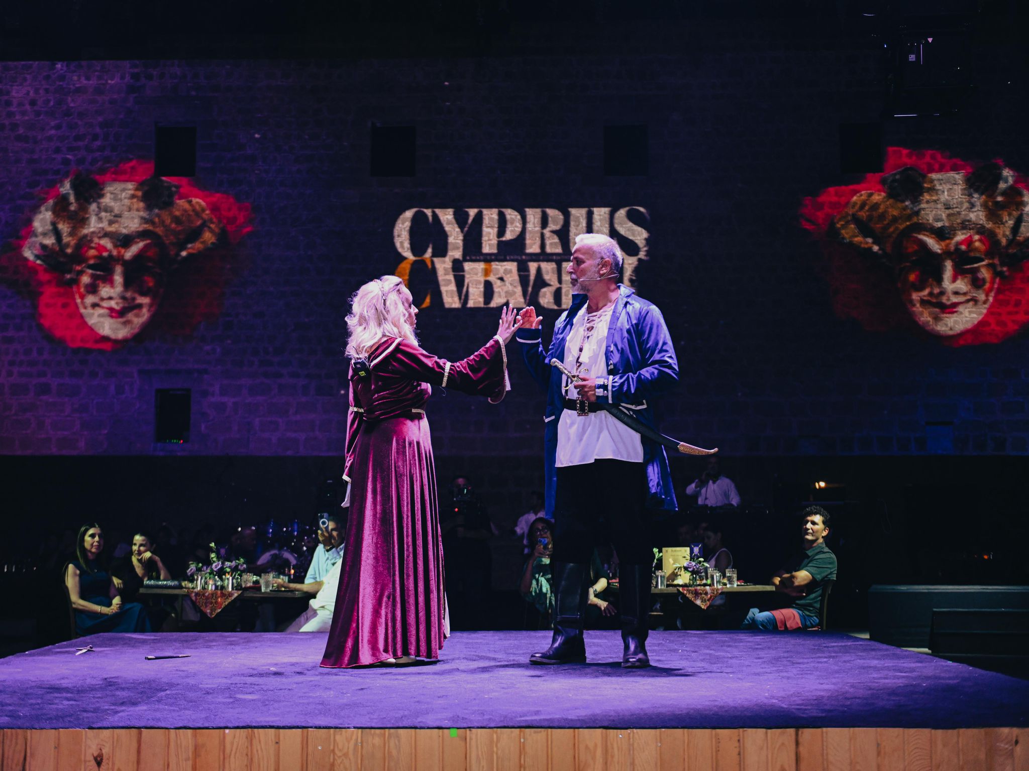 VENEDİK SARAYI’NDA CABARET GECESİ: TÜM GÖZLER BU SHOWDAYDI