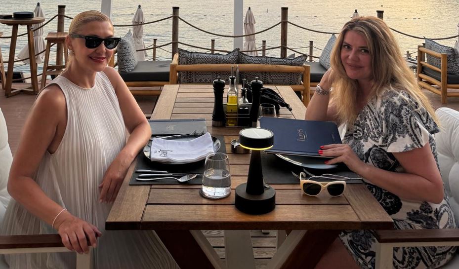 Zeynep Mansur ve Şebnem Özinal Tatil İçin Kalkan’ı Tercih Etti