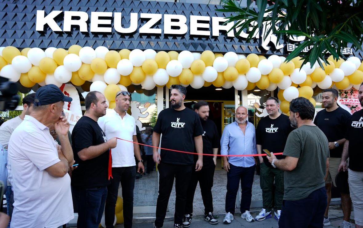 Gökay Taşdoğu, Taner Esirtgen ve Cartel Rapgurubundan tanıdığımız Erci E. birlikte bir ilke adım attılar.