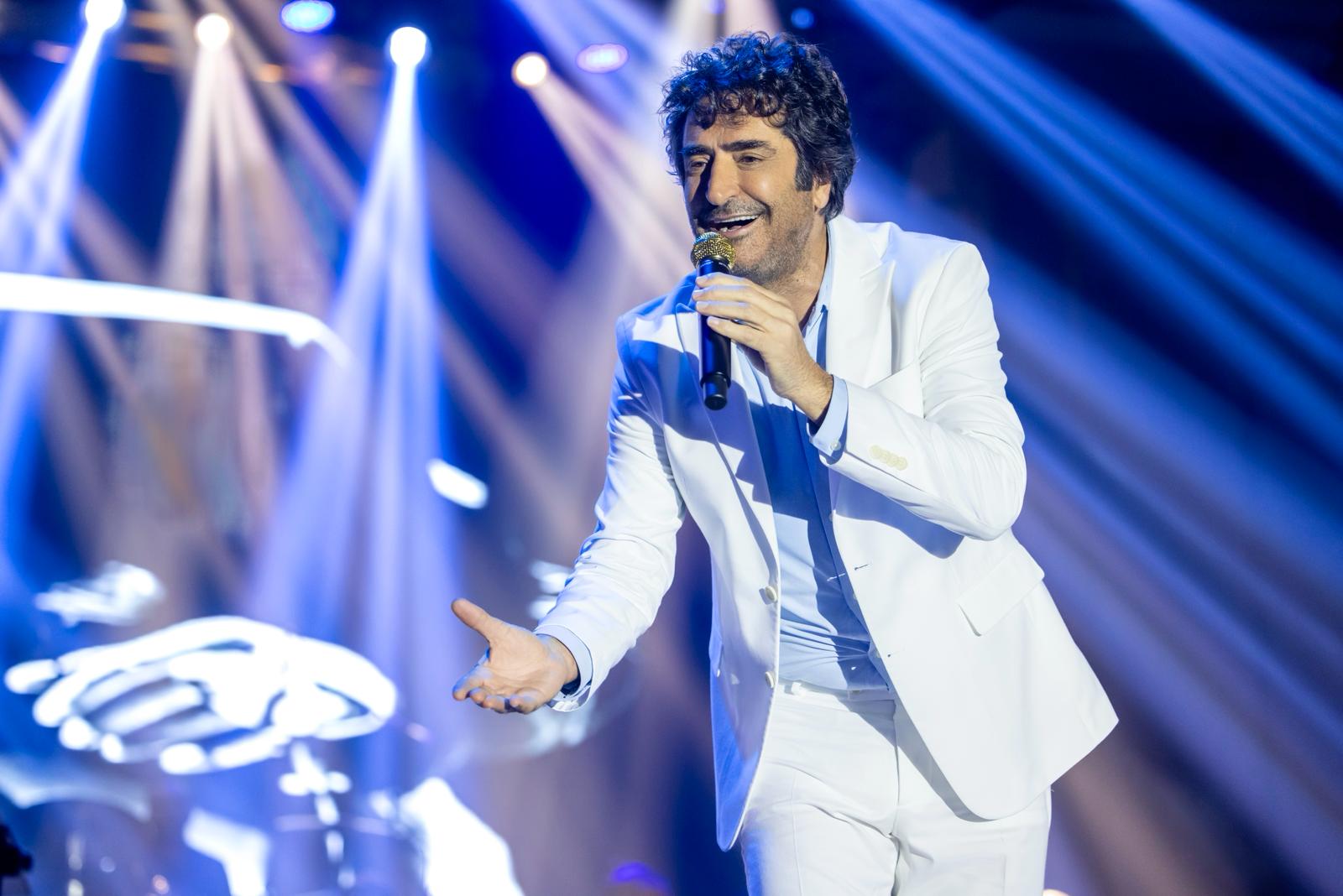 Mahsun Kırmızıgül Kıbrıs’ta Beyazlar İçinde Parladı