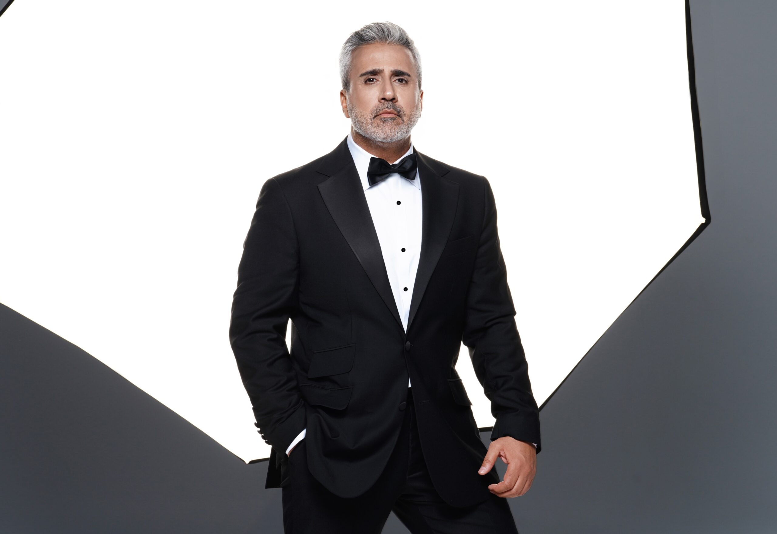 Arabesk’in Efsanesi Emrah, Günay’da Sahneye Geri Dönüyor