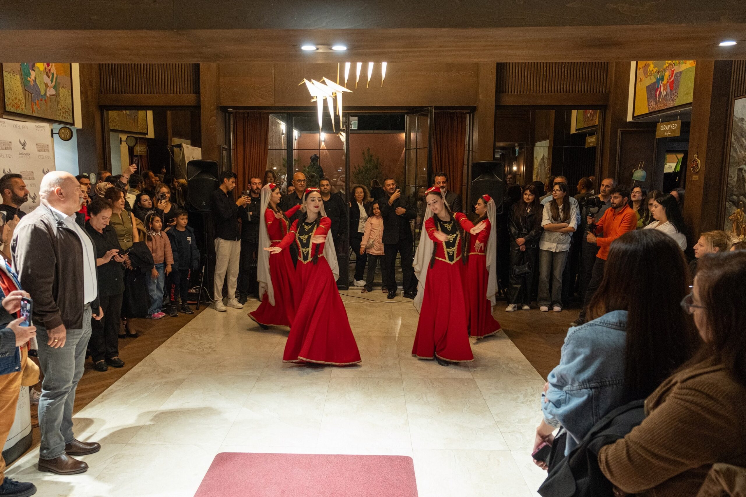 6 Ekim 1924’te Mustafa Kemal Atatürk’ün Kars’a gelişinin 101. yılı, kentin tarihî hafızasına sahip çıkan Otel 1924’te düzenlenen anlamlı bir programla kutlandı.