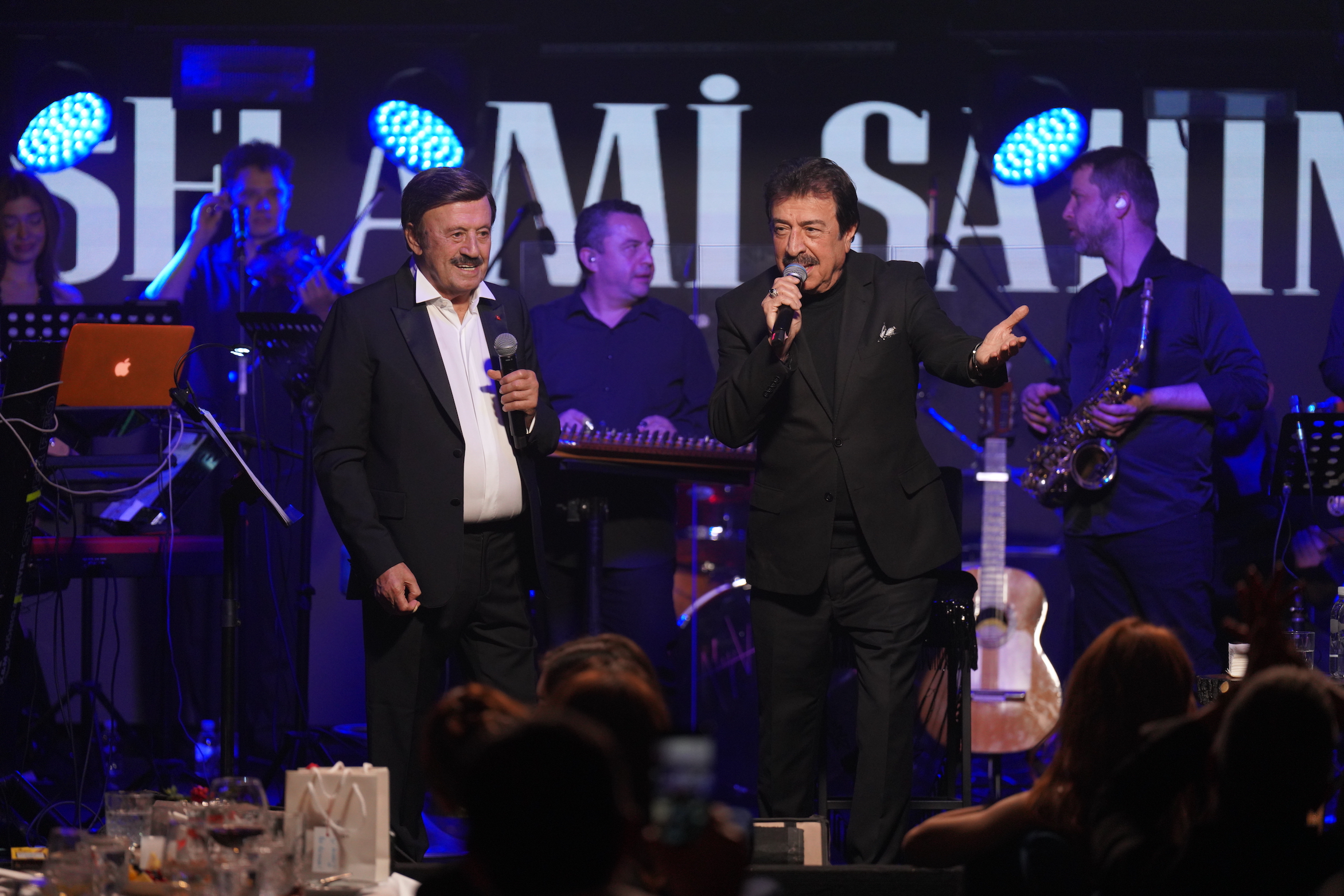 BABA OĞUL AYNI SAHNEDE