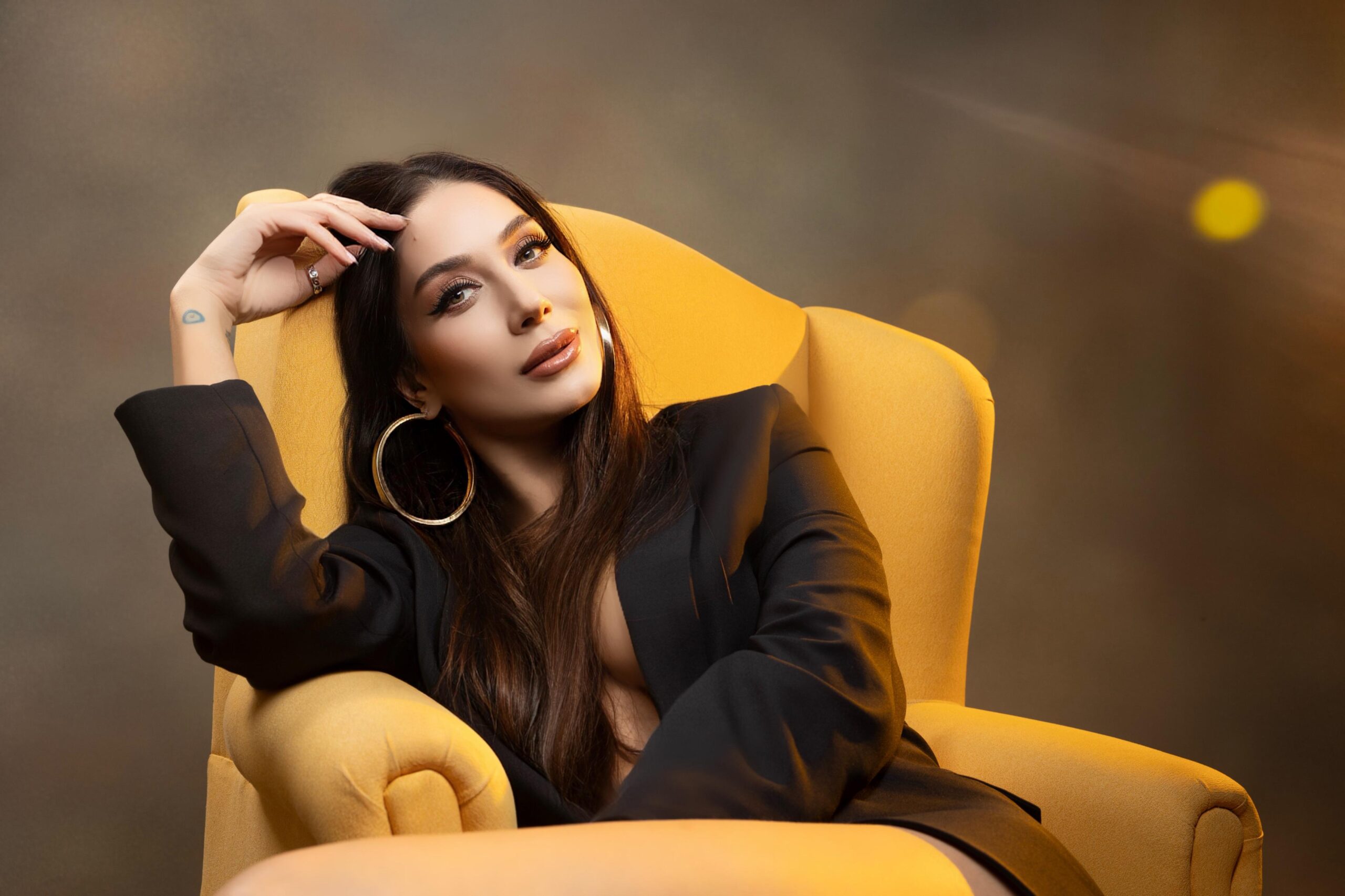 ECE GÜRSEL “KALBİN YALAN AKUSTİK” TÜM DİJİTAL PLATFORMLARDA YAYINDA