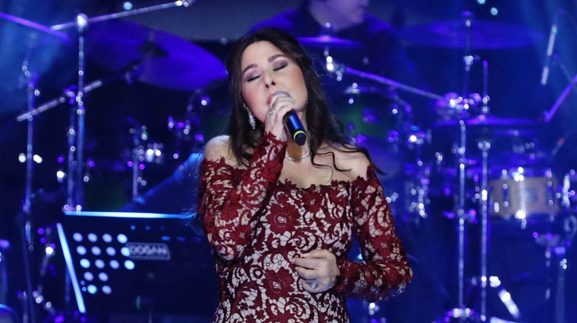 Sahnelerde Nilüfer fırtınası