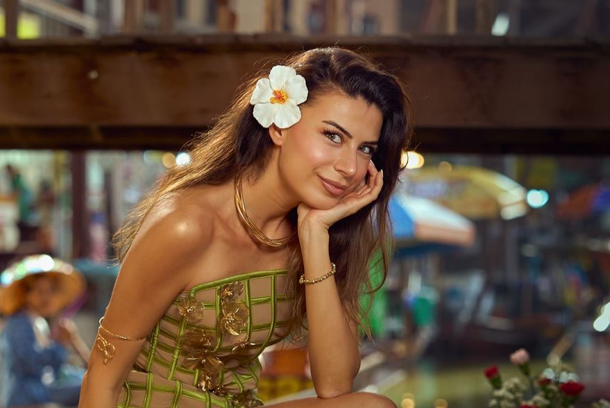 Ünlü Manken Duygu Çakmak artık Türkiye’de