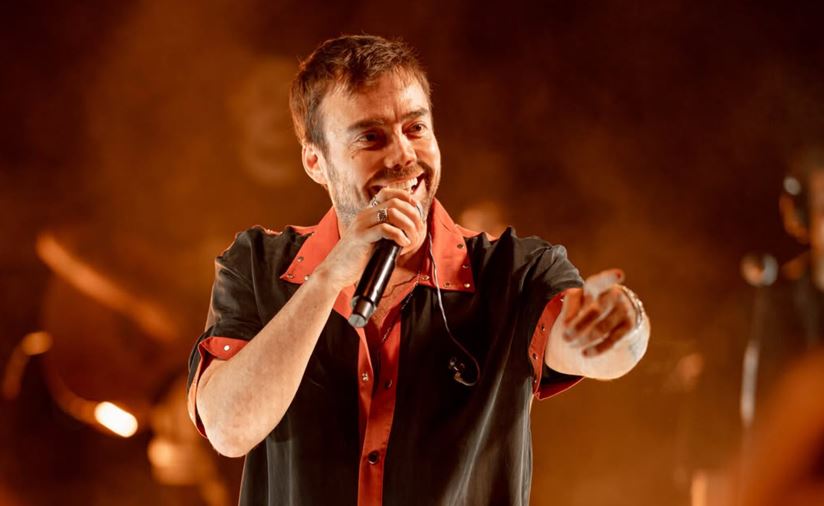 Hem Sahnede Hem Formda  Konserden Reklam Masasına