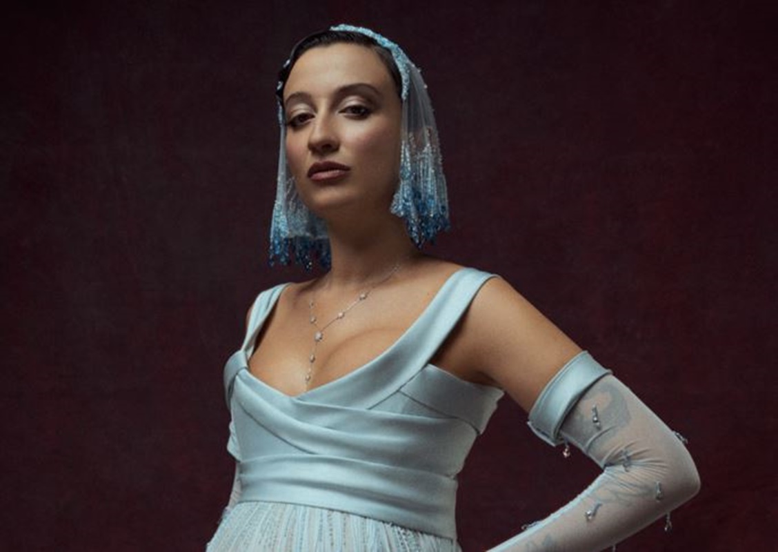 Melike Şahin’den yeni tekli “Ölmem Ölemem”
